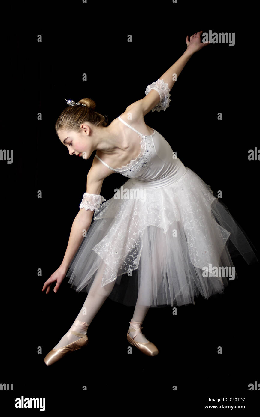 Jungen Ballerina in weiß Stockfoto