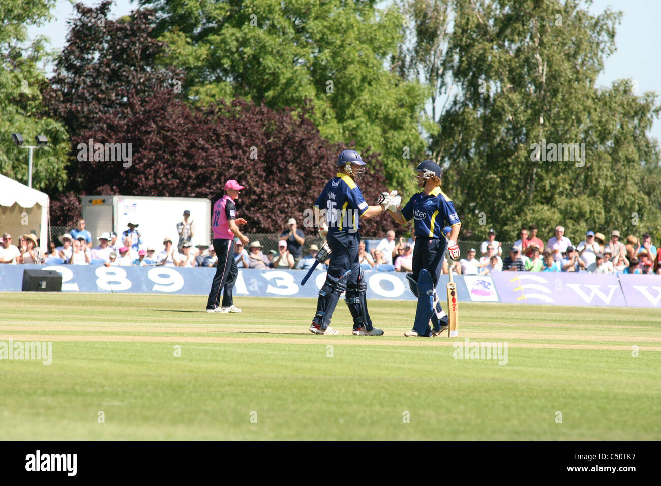 Kevin O'Brien Jahrhundert Hamish Marshall T20 zwanzig Middlesex Panthers Vs Gloucestershire Gladiatoren in Uxbridge cricket Stockfoto
