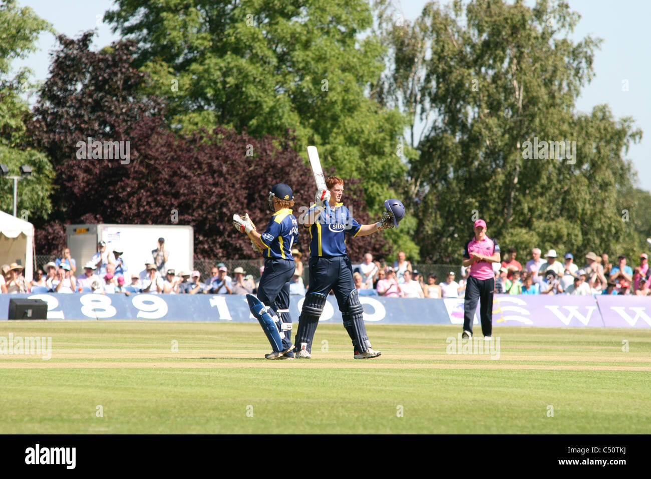 Kevin O'Brien Jahrhundert Hamish Marshall T20 zwanzig Middlesex Panthers Vs Gloucestershire Gladiatoren in Uxbridge cricket Stockfoto