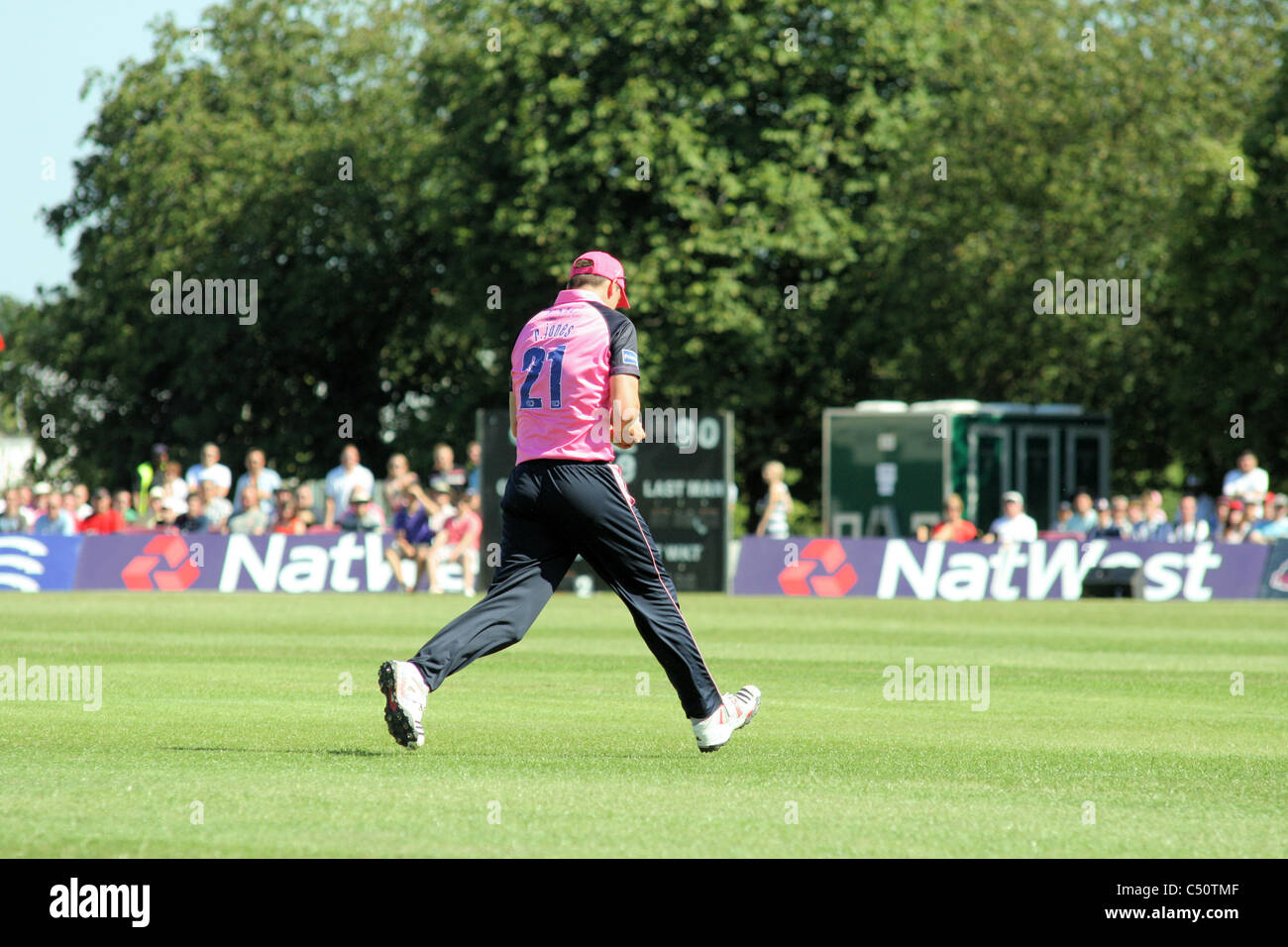 Toby Tobias Roland-Jones T20 20 Cricket Middlesex Panthers Vs Gloucestershire Gladiatoren in Uxbridge Stockfoto