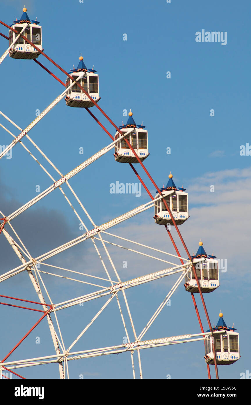 Noria Stände mit blauem Himmel in Moskau Stockfoto