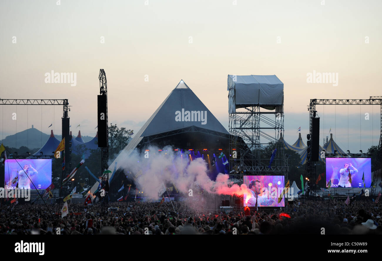 Ellenbogen auf der Pyramide Bühne Glastonbury durchführen Stockfoto