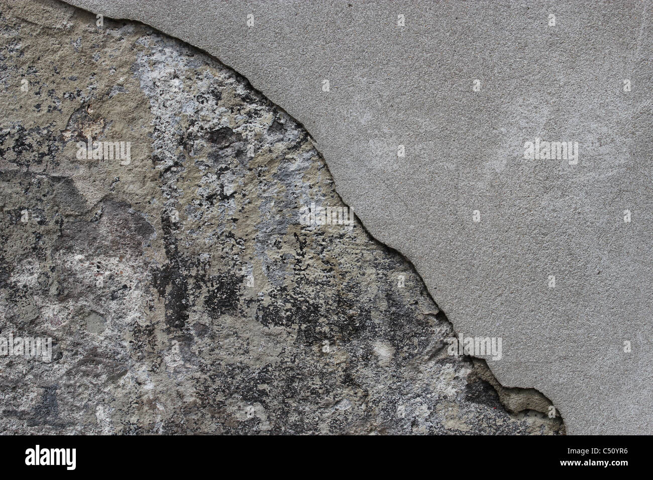 Linie hinunter auf Betonmauer Stockfoto