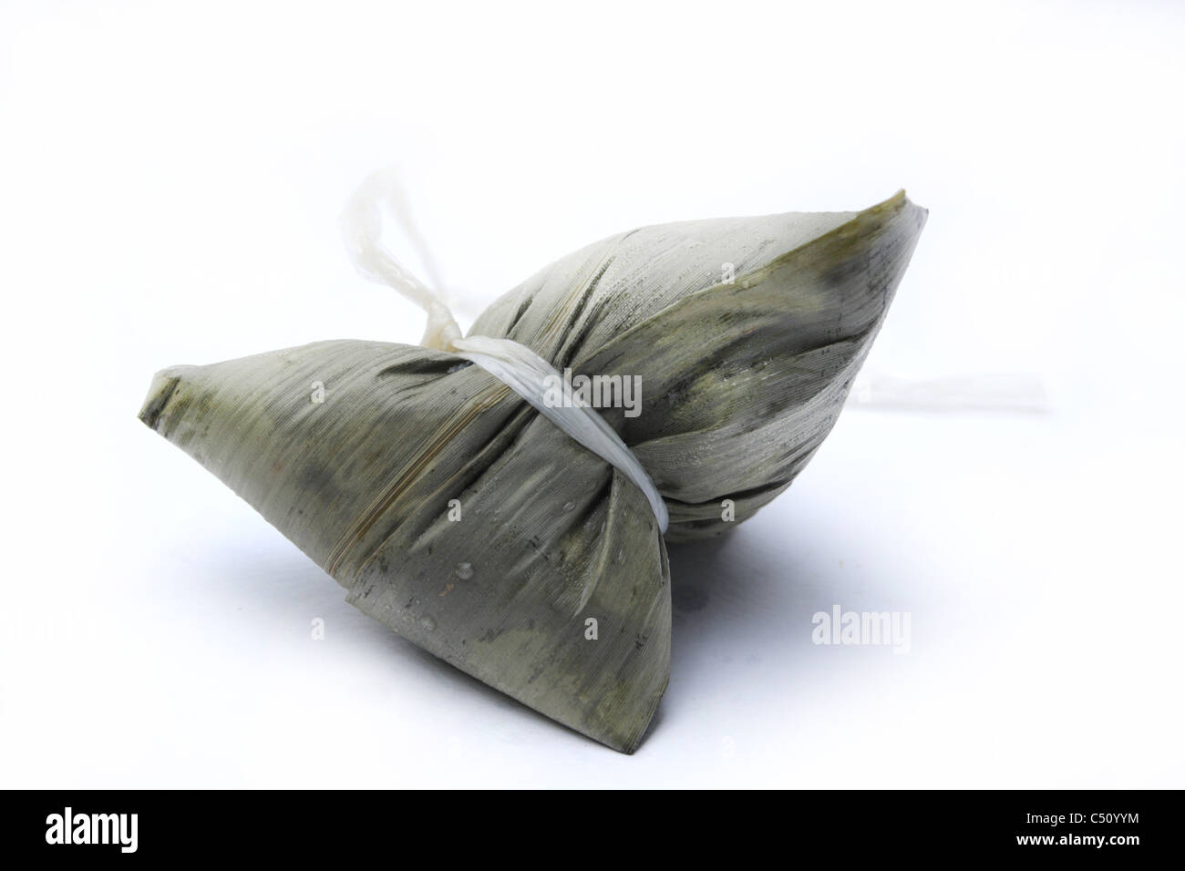 Chinesischer Reis Knödel in Schilf Blätter gewickelt Stockfoto