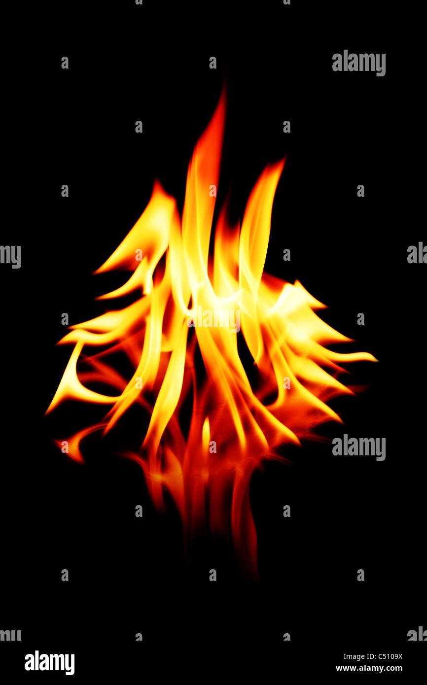 Flammen und Feuer auf schwarzem Hintergrund Stockfoto