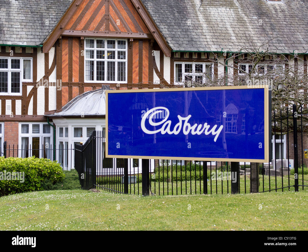 Cadbury Zeichen im Werk in Bournville, Birmingham, UK Stockfoto