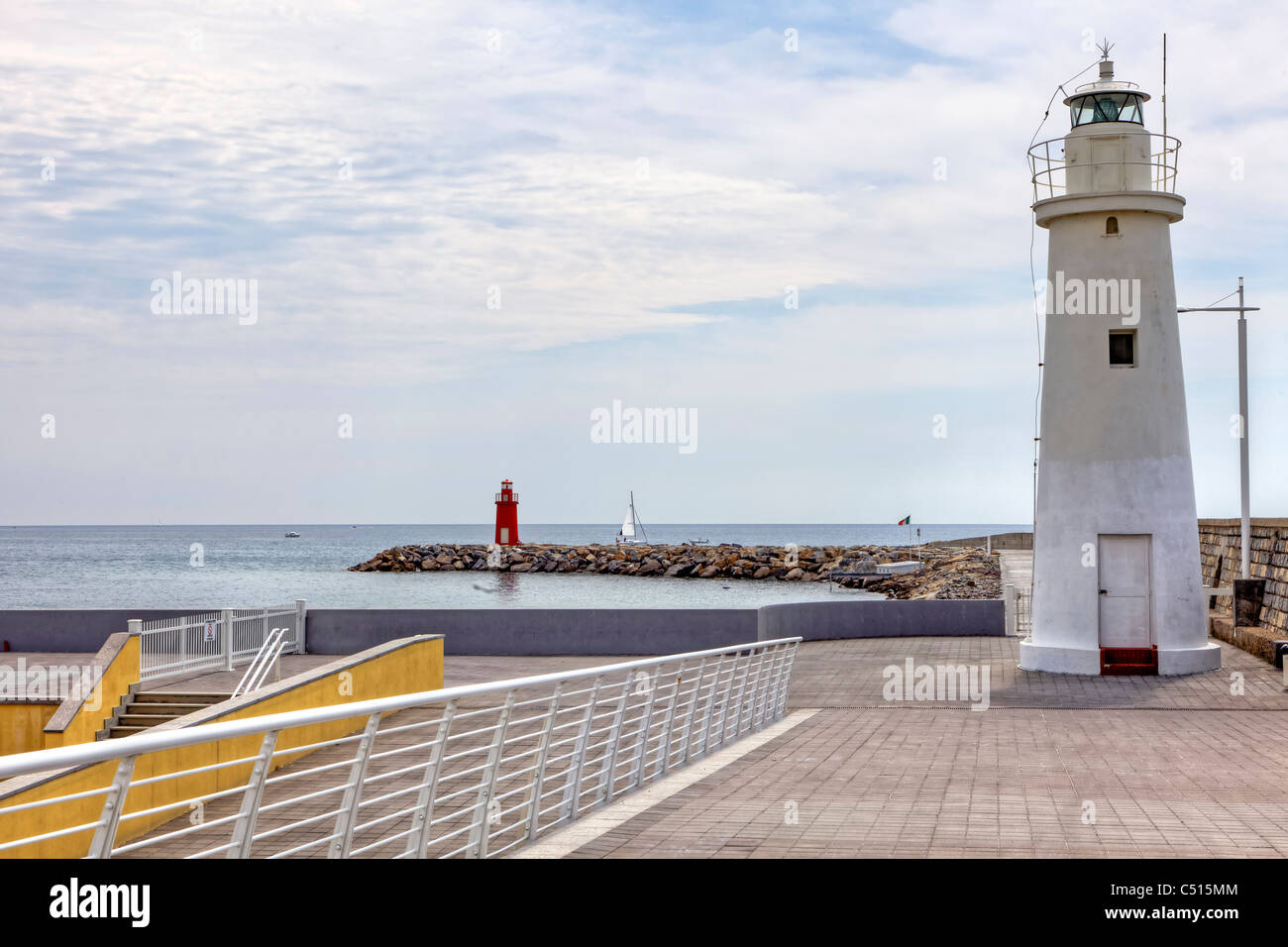 Leuchtturm im Hafen von Porto Maurizio - Imperia Stockfoto