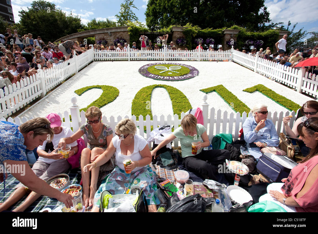 Damen picknicken an die Wimbledon Tennis Championships 2011, Wimbledon, London, United Kingdom.Photo:Jeff Gilbert Stockfoto