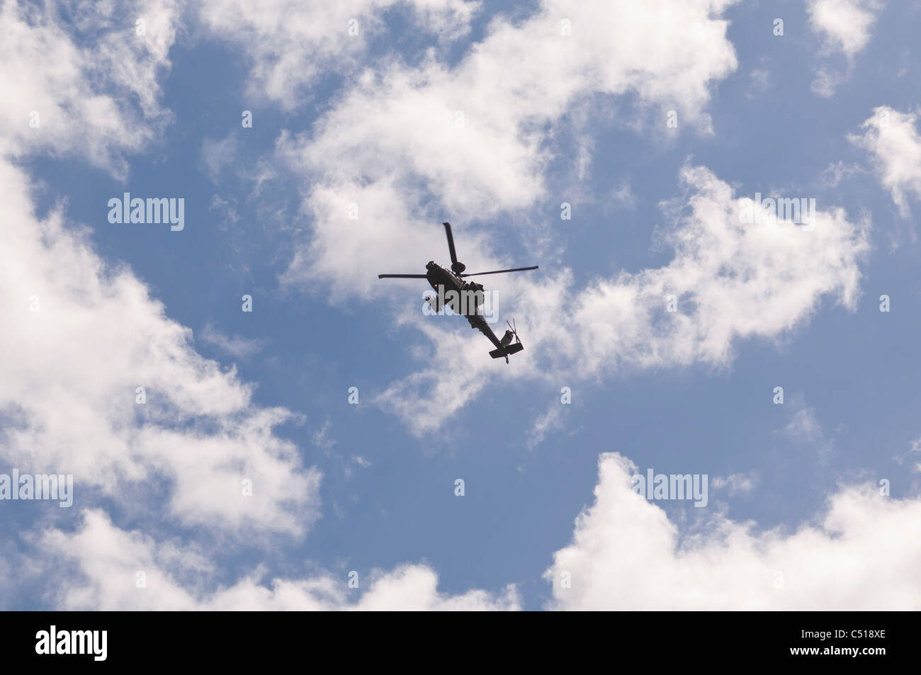 Ein Apache-Hubschrauber fliegen im Vereinigten Königreich Stockfoto