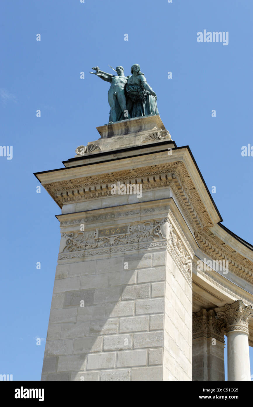 Detail der Statue, die Bestandteil der Denkmal-Anzeige in Heldenplatz in Budapest Stockfoto