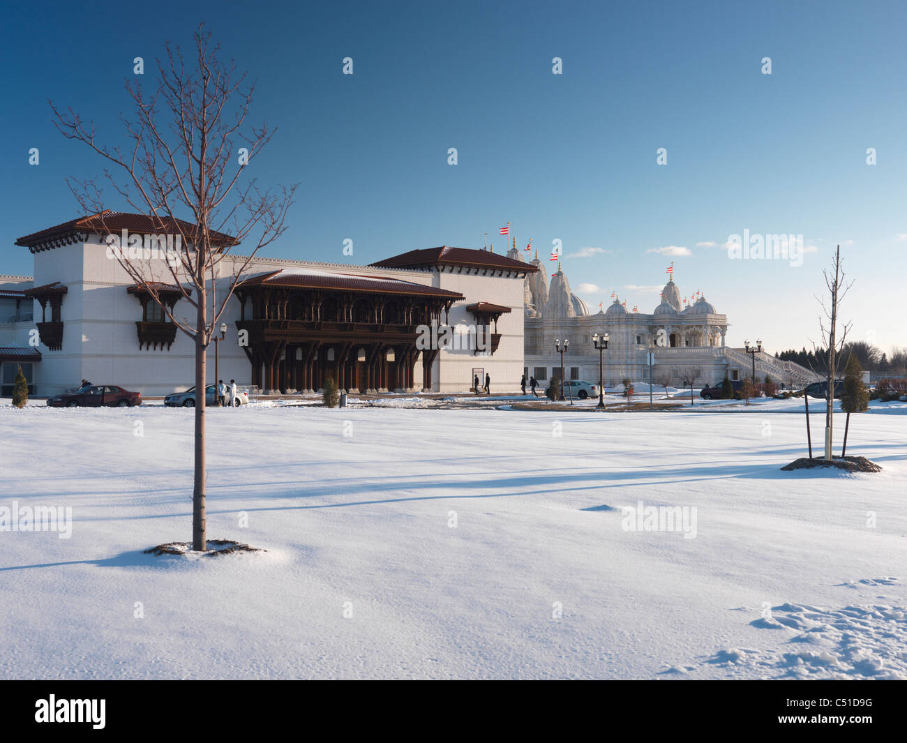 BAPS Shri Swaminarayan Mandir handgeschnitzte weißem Marmor Hindutempel Winter Landschaft. Toronto, Ontario, Kanada. Stockfoto