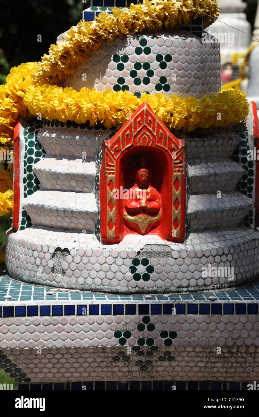Funerary Denkmäler im Tempel Wat Bangkapom, Provinz Samut Songkhram, Zentral-Thailand Stockfoto