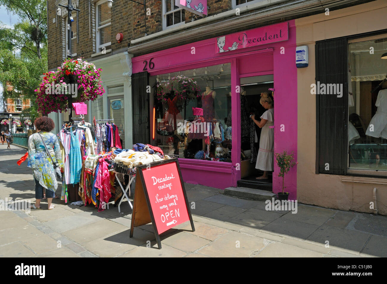 Dekadenten Vintage Kleidung shop Camden Passage Islington London England UK Stockfoto