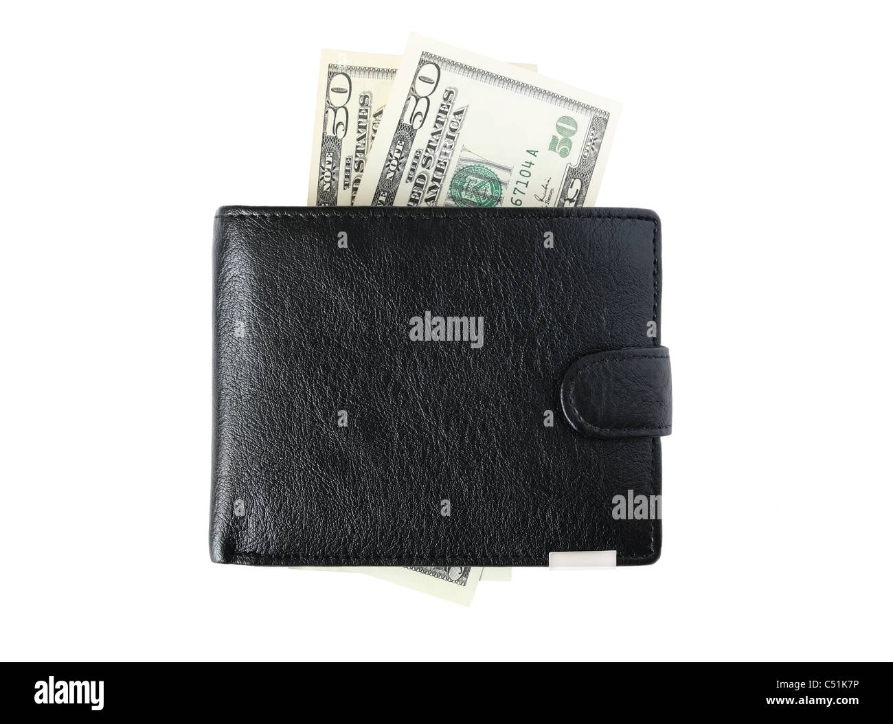 Schwarze Handtasche und zwei Rechnungen von fünfzig Dollar auf weißem Hintergrund Stockfoto