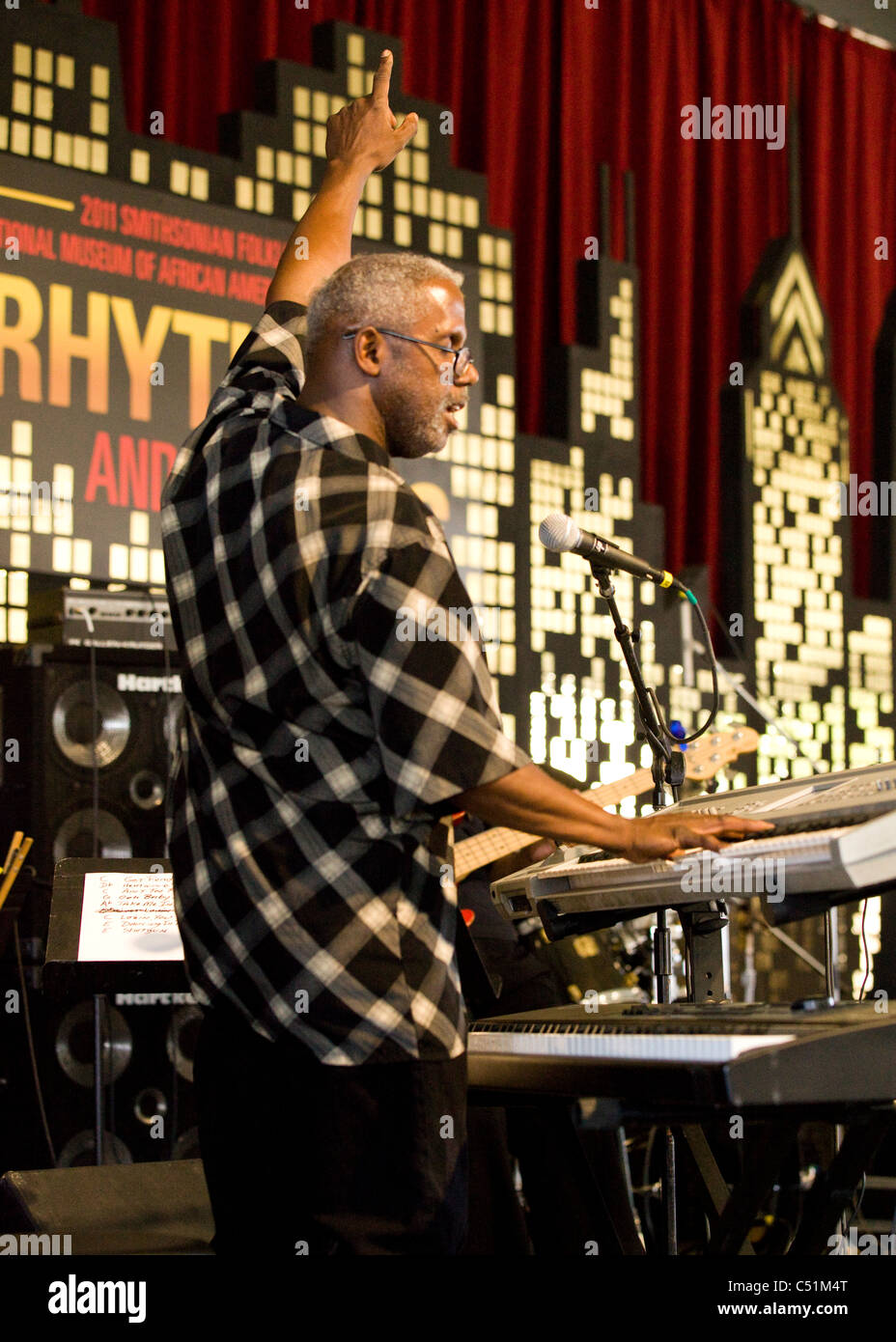 Rhythm And Blues-Keyboarder auf der Bühne Stockfoto