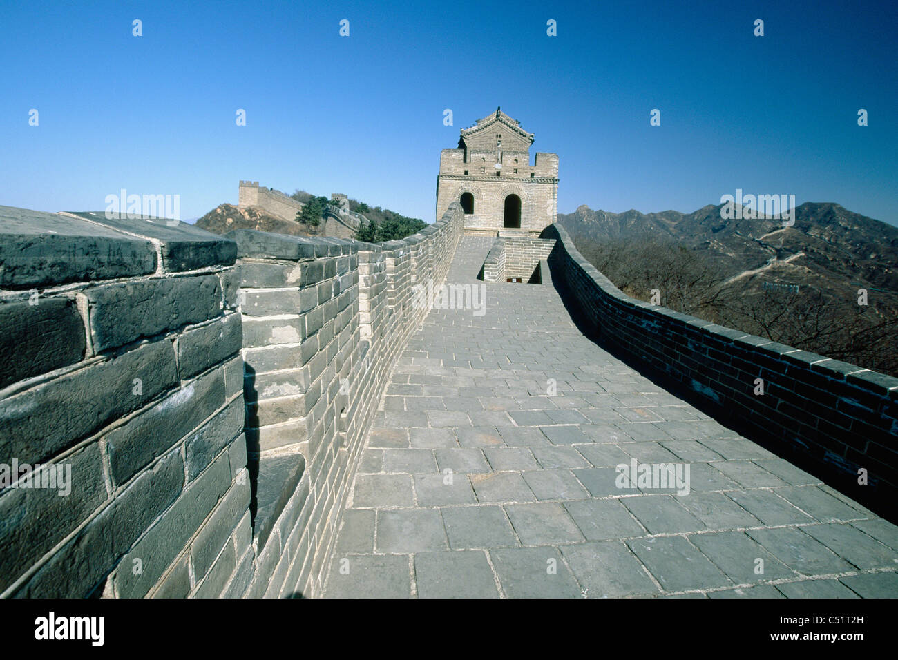 Abschnitt mit einem Wachturm der chinesischen Mauer Stockfoto
