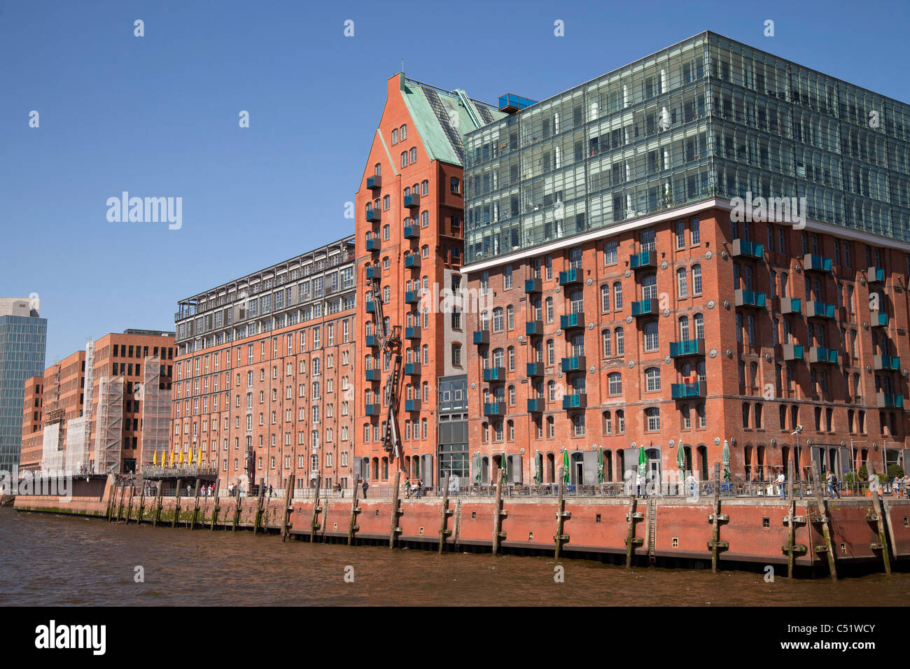 moderne Appartements an der Elbe in Hamburg, Deutschland Stockfoto