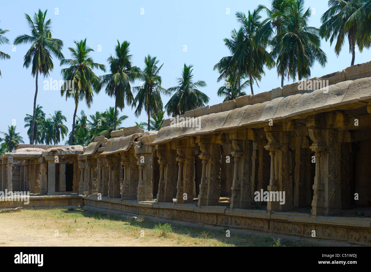 Ruinen von Krishna Basar in Vitthala-Tempel in Hampi, Karnataka, Indien. Stockfoto