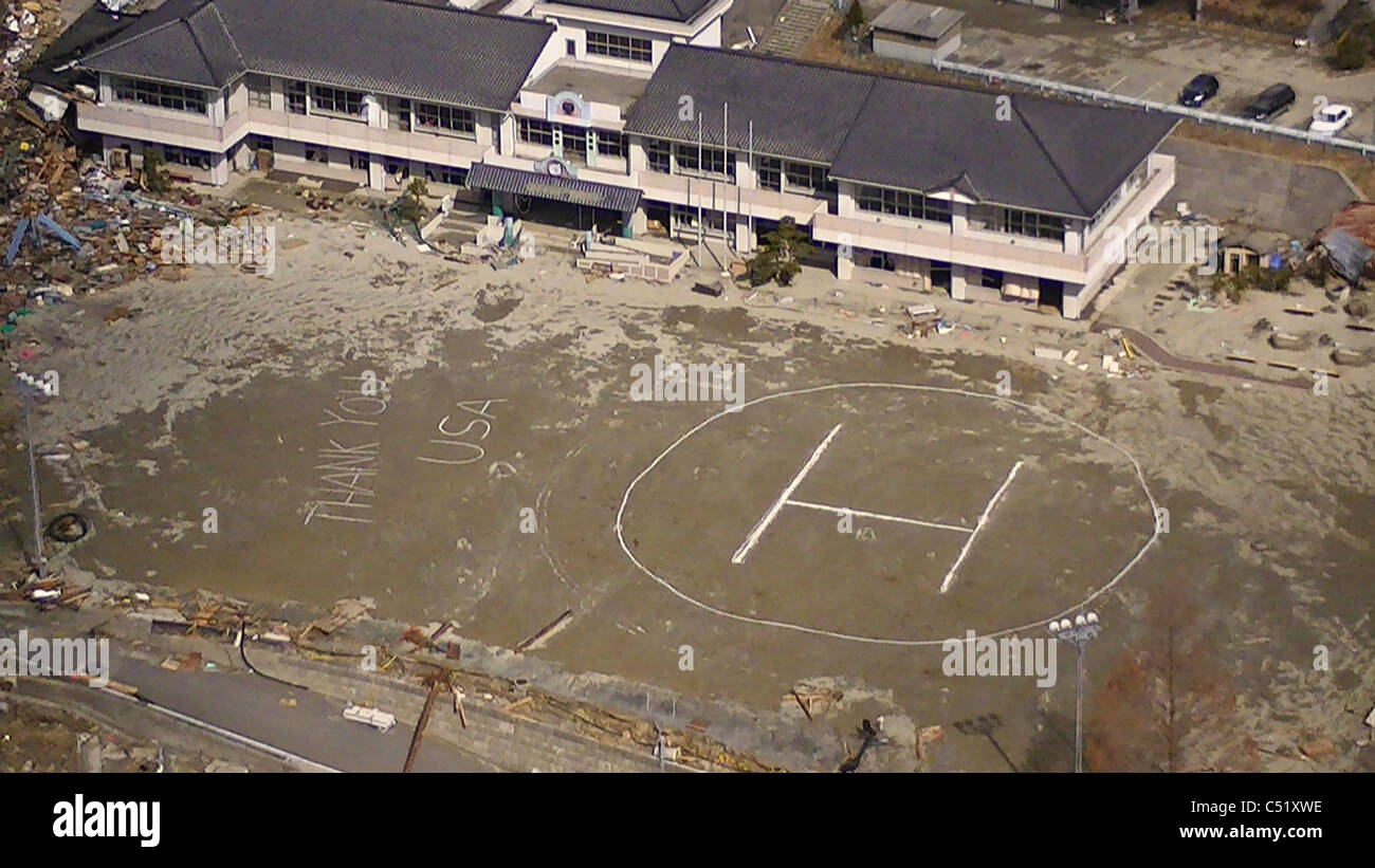 Luftaufnahme des zerstörten entlang der nordöstlichen Küste von Japan nach einem schweren Erdbeben und Tsunami. Stockfoto