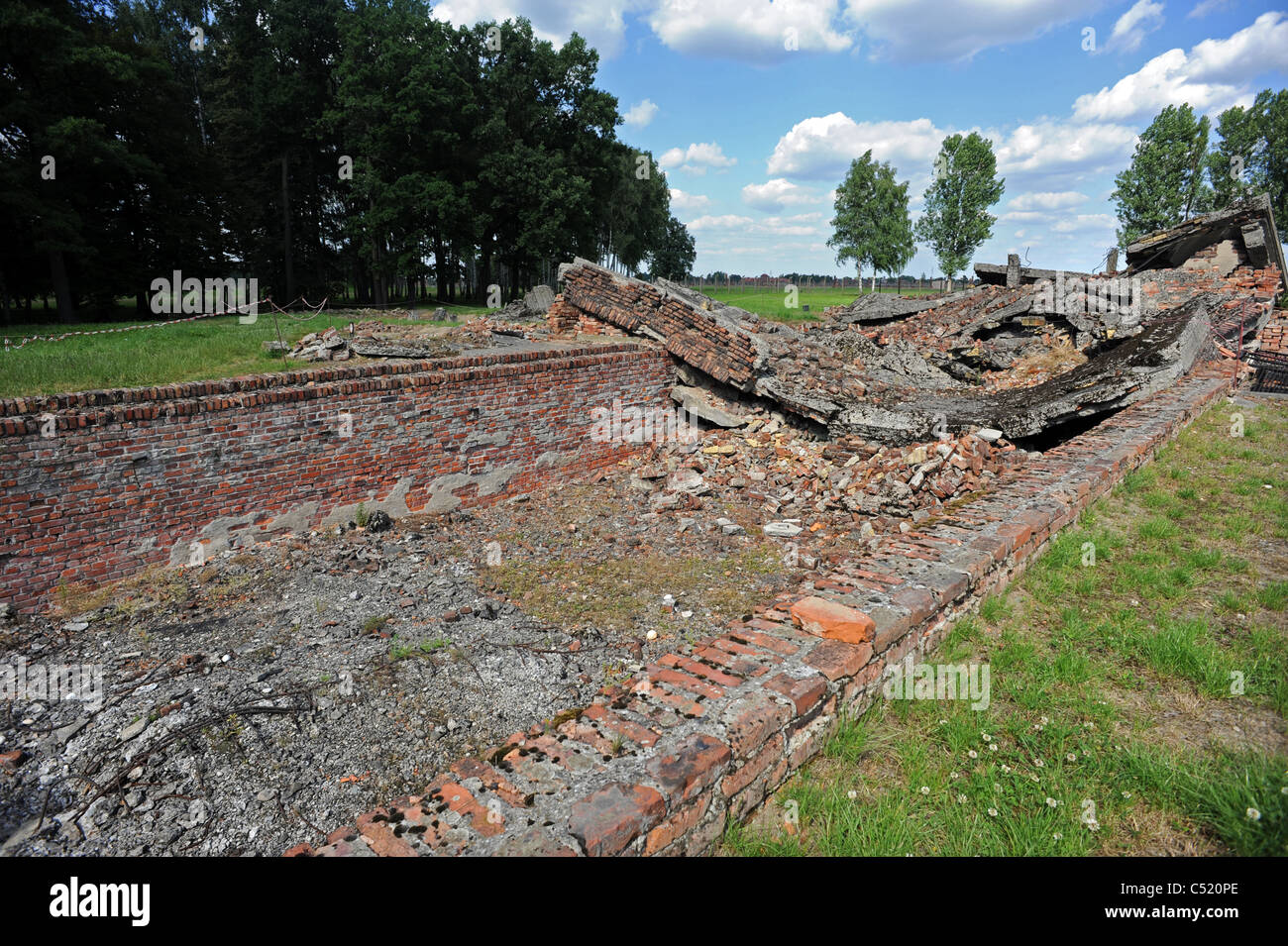 Ehemaligen KZ Auschwitz II Birkenau und heute ein staatliches Museum - Ruinen der Gaskammern und Krematorien, die von der SS gesprengt Stockfoto