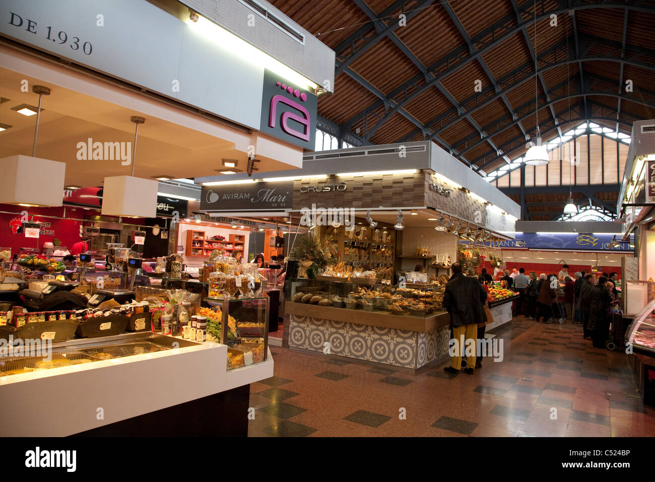 Innere des Llibertat Markt in Gràcia in Barcelona, Katalonien, Spanien Stockfoto