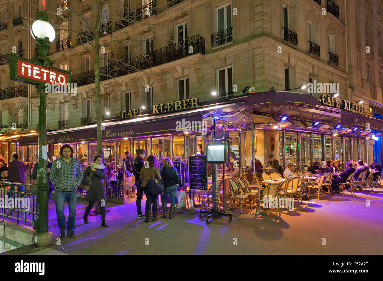 Trocadero Café Kleber und Metro-station Paris Frankreich Stockfotografie -  Alamy