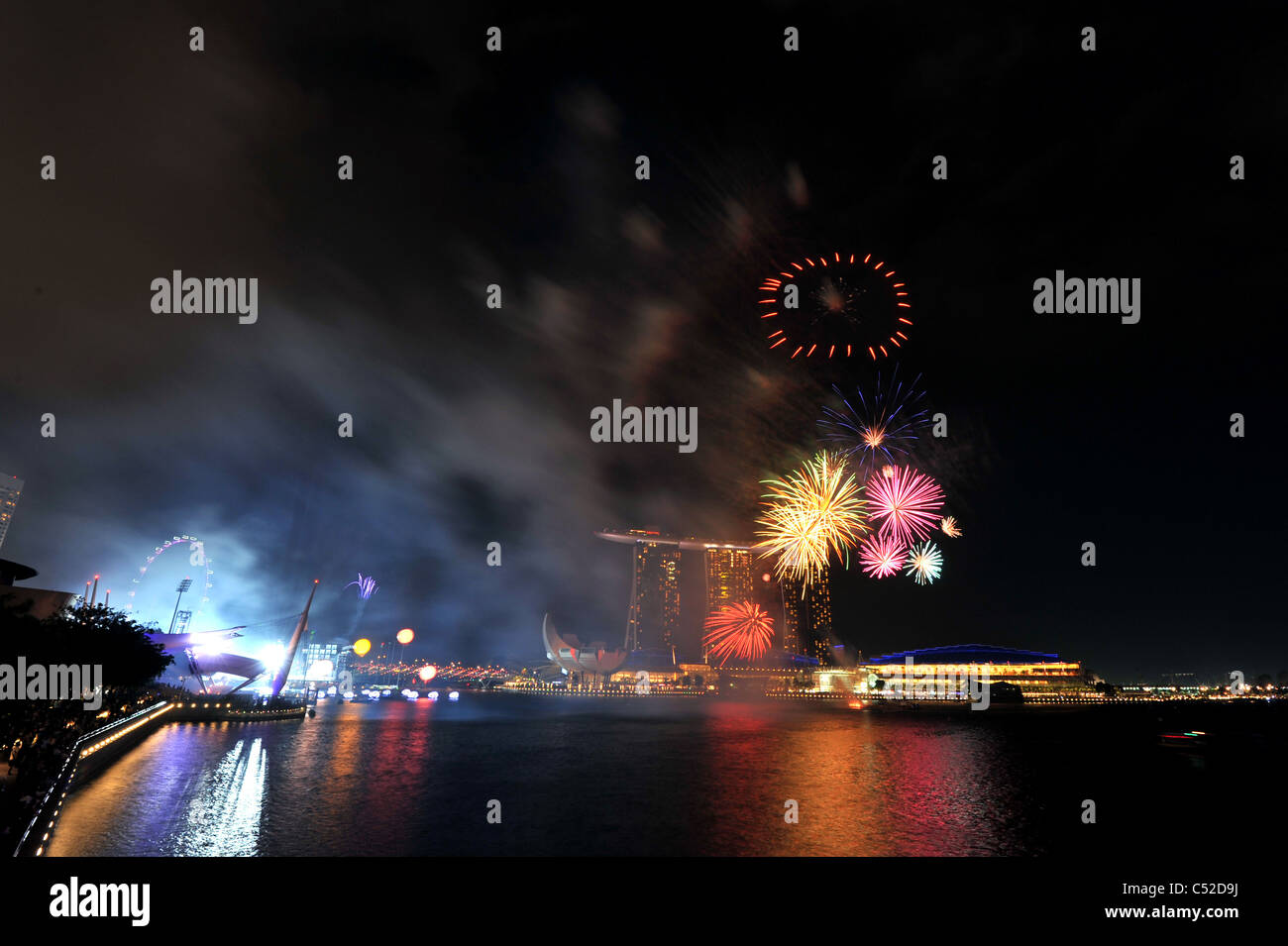 Singapur nationale Tag Feuerwerk an der Marina Bay Stockfoto