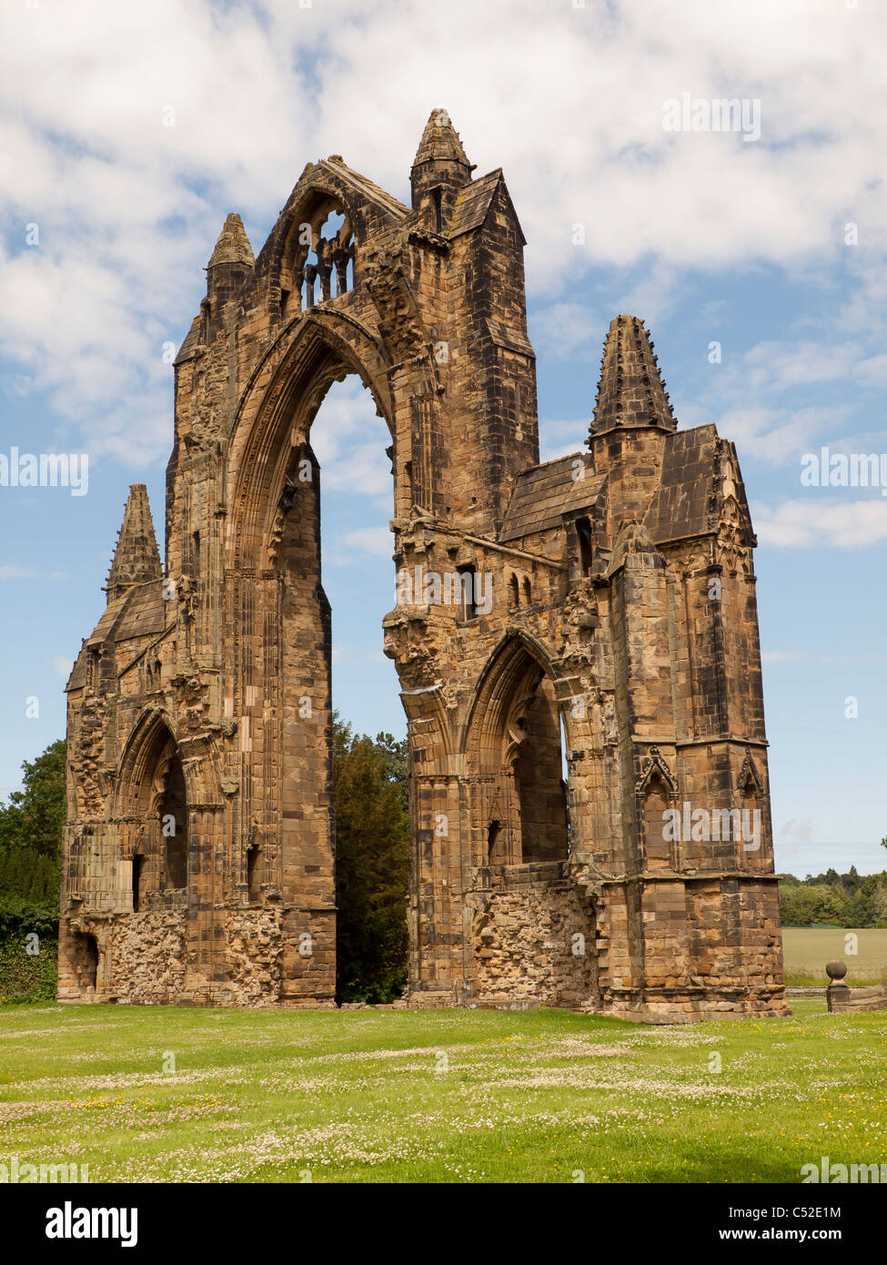 Die Ruinen des östlichen Ende ein 14. Jahrhundert Augustiner Kloster von Bruce Familie, später Könige von Schottland gegründet. Stockfoto