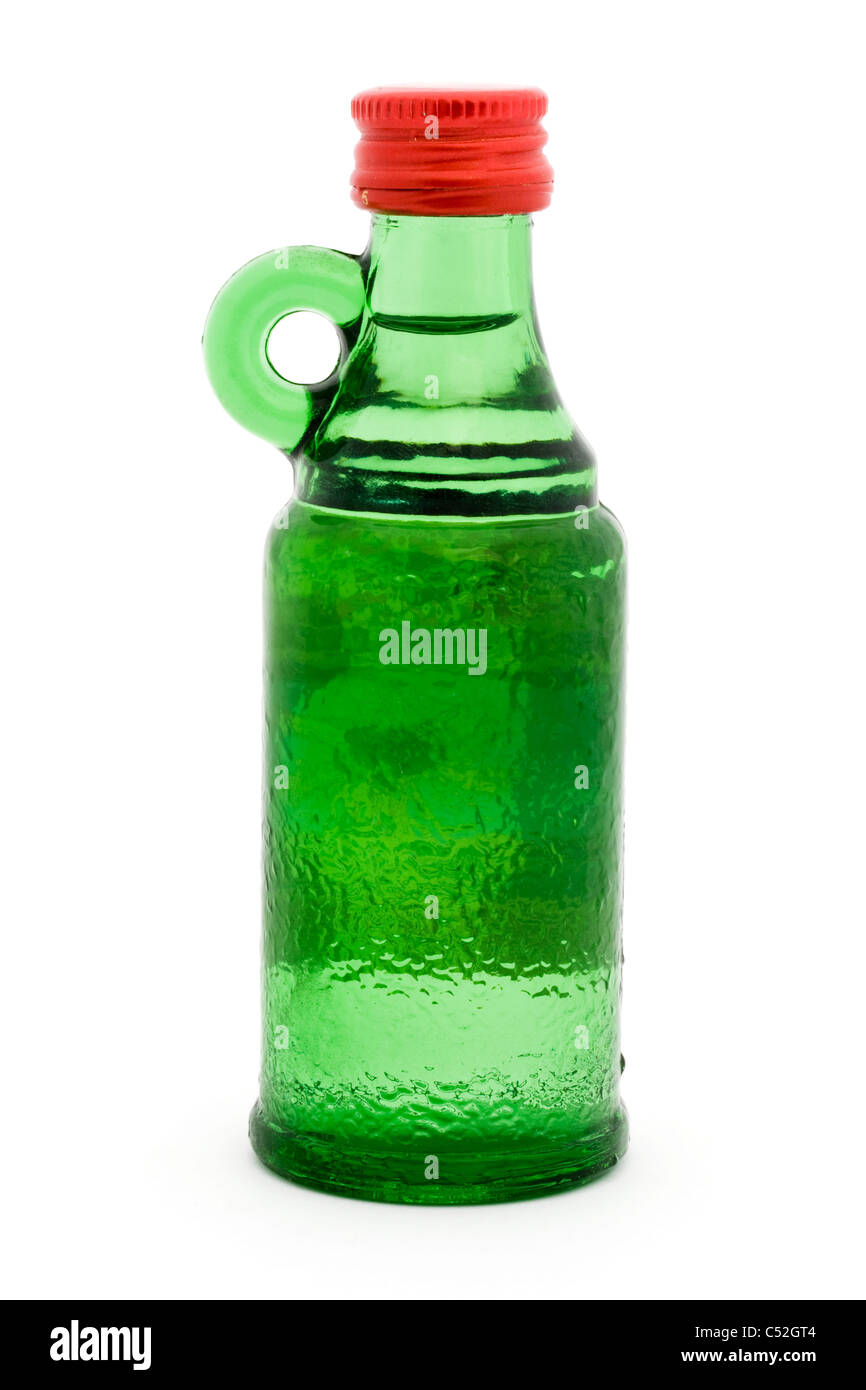 Grüne Flasche mit Griff isoliert auf weiss Stockfoto