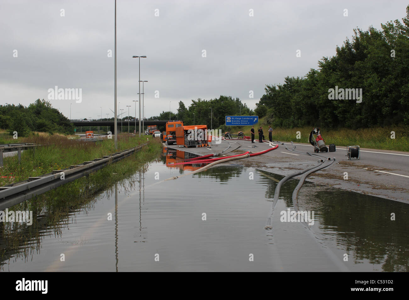Amager Autobahn war unter Wasser nach starkem Regen und Gewitter in Kopenhagen Juli 2011. Stockfoto