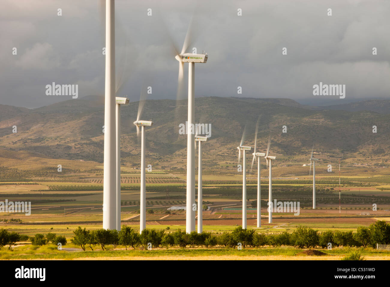 Ein Windpark in der Nähe von La Calahorra in Andalusien, Spanien. Stockfoto