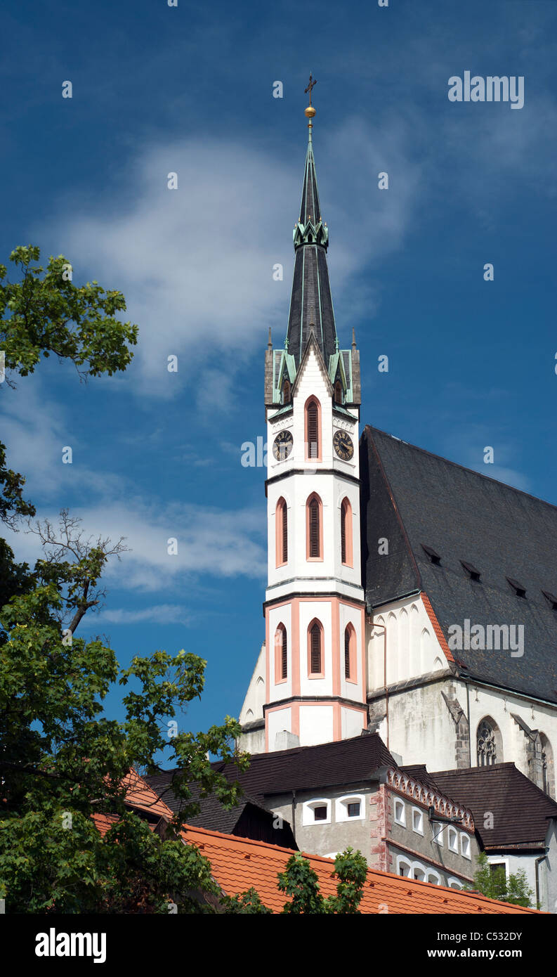 Cesky Krumlov - Kirche im gotischen Stil in Tschechien Stockfoto