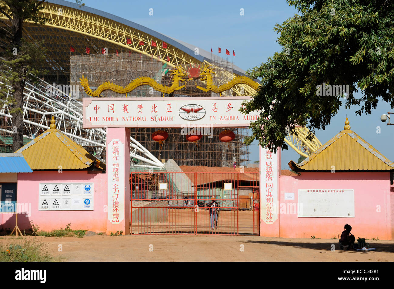 ZAMBIA Ndola, AFECC copperbelt, einem chinesischen Unternehmen schaffen ein neues Fußball-Stadion, verkauft als Geschenk und win win aus China, Kupfer ist in der Nähe von Stockfoto