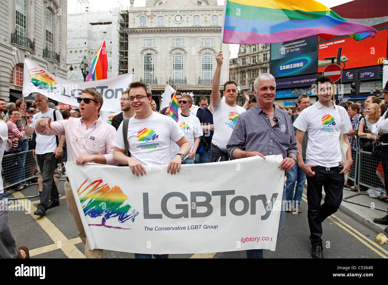 LGBT-Tory Teilnehmer in London Gay Pride Parade 2011 Stockfoto