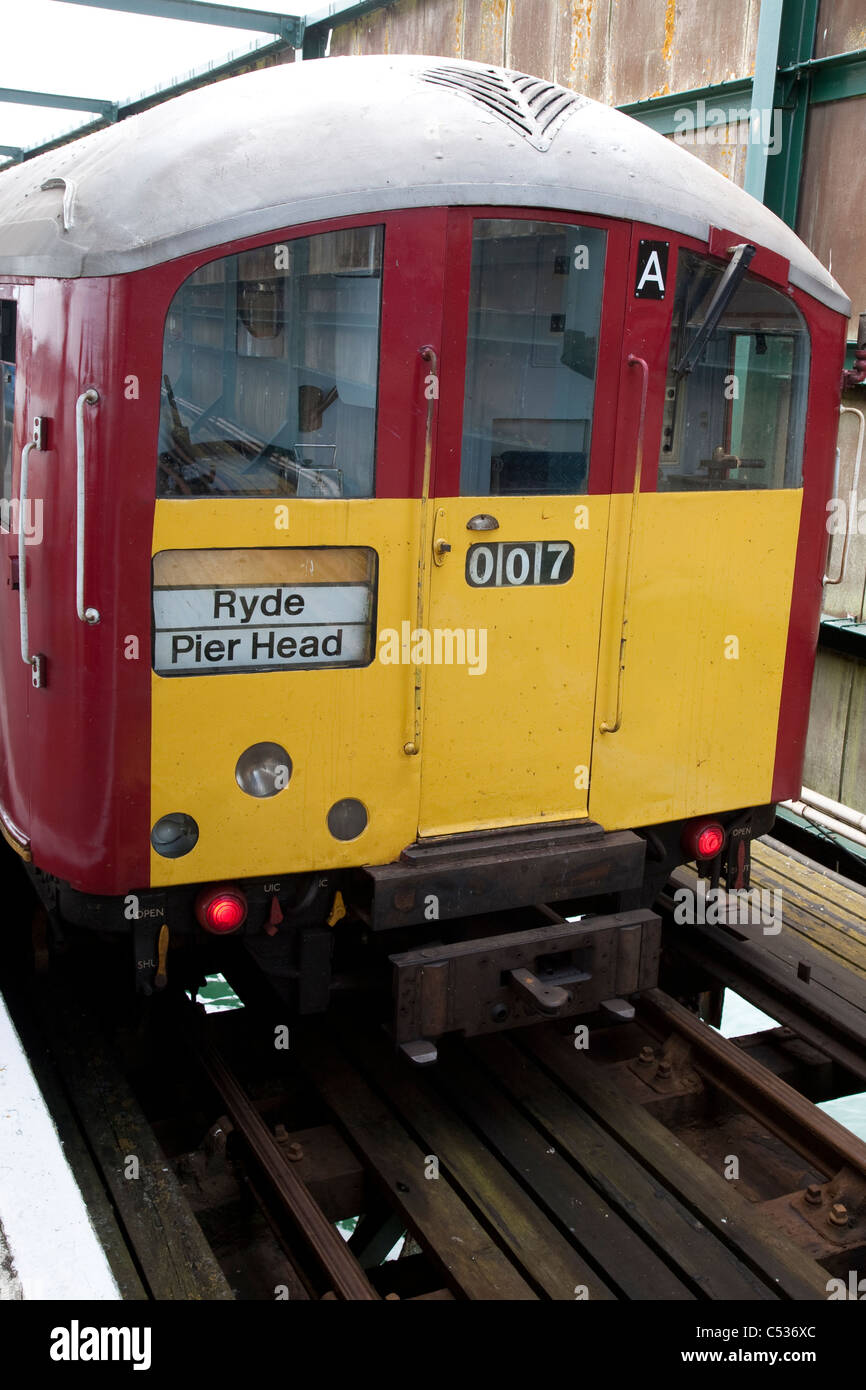 Alten U-Bahn in Ryde Pier Station, Isle Of Wight, Hampshire Stockfoto