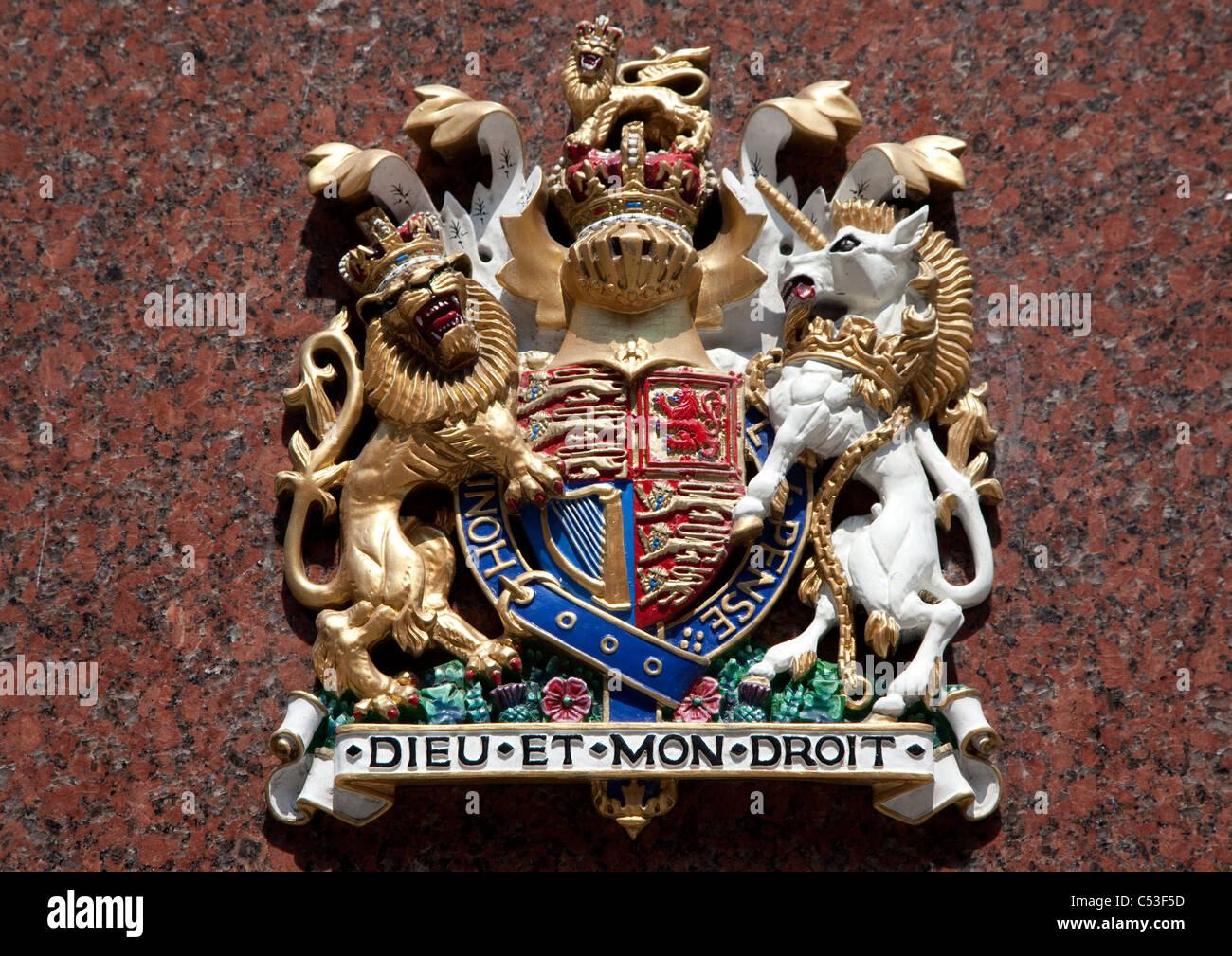 Wappen von HM The Queen auf Bentley & Skinner Juweliere, London Stockfoto