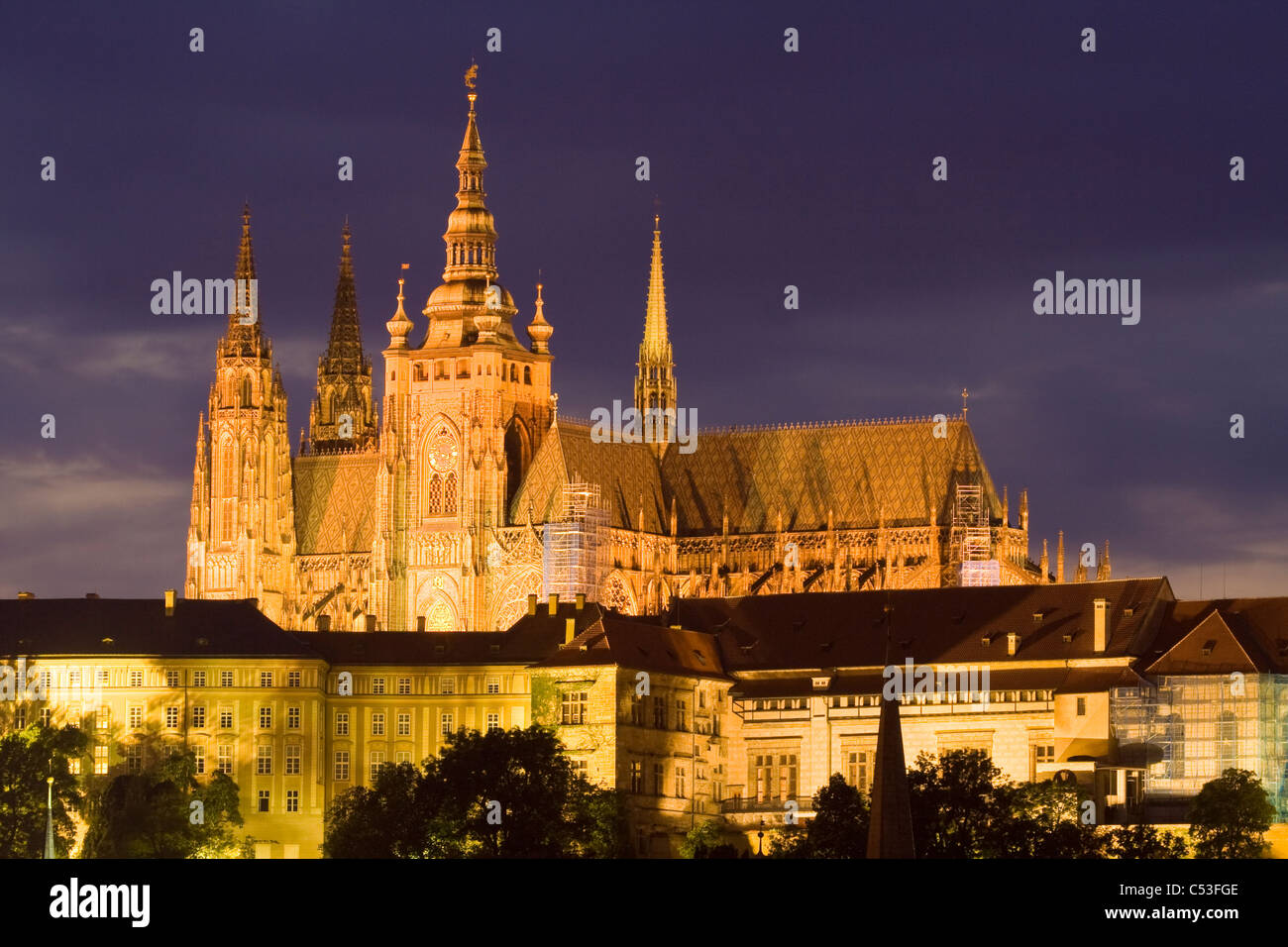 Abendstimmung auf der Prager Burg mit St.-Veits Kathedrale, Budaer Burgviertel Hradschin, Prag, Tschechische Republik, Europa Stockfoto