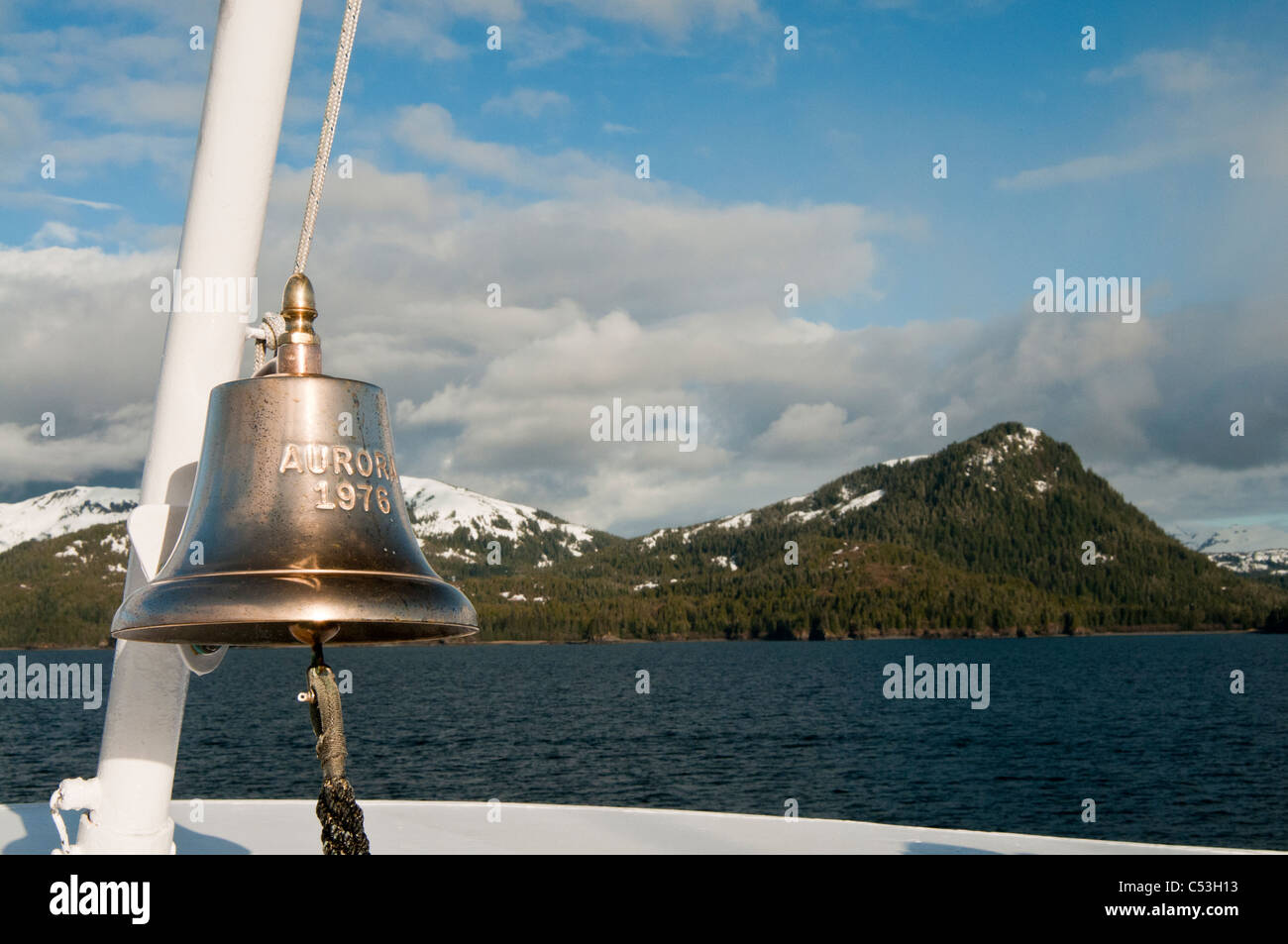 Die Glocke der M/V Aurora während des Transports im Prinz-William-Sund, Yunan Alaska, Frühling Stockfoto