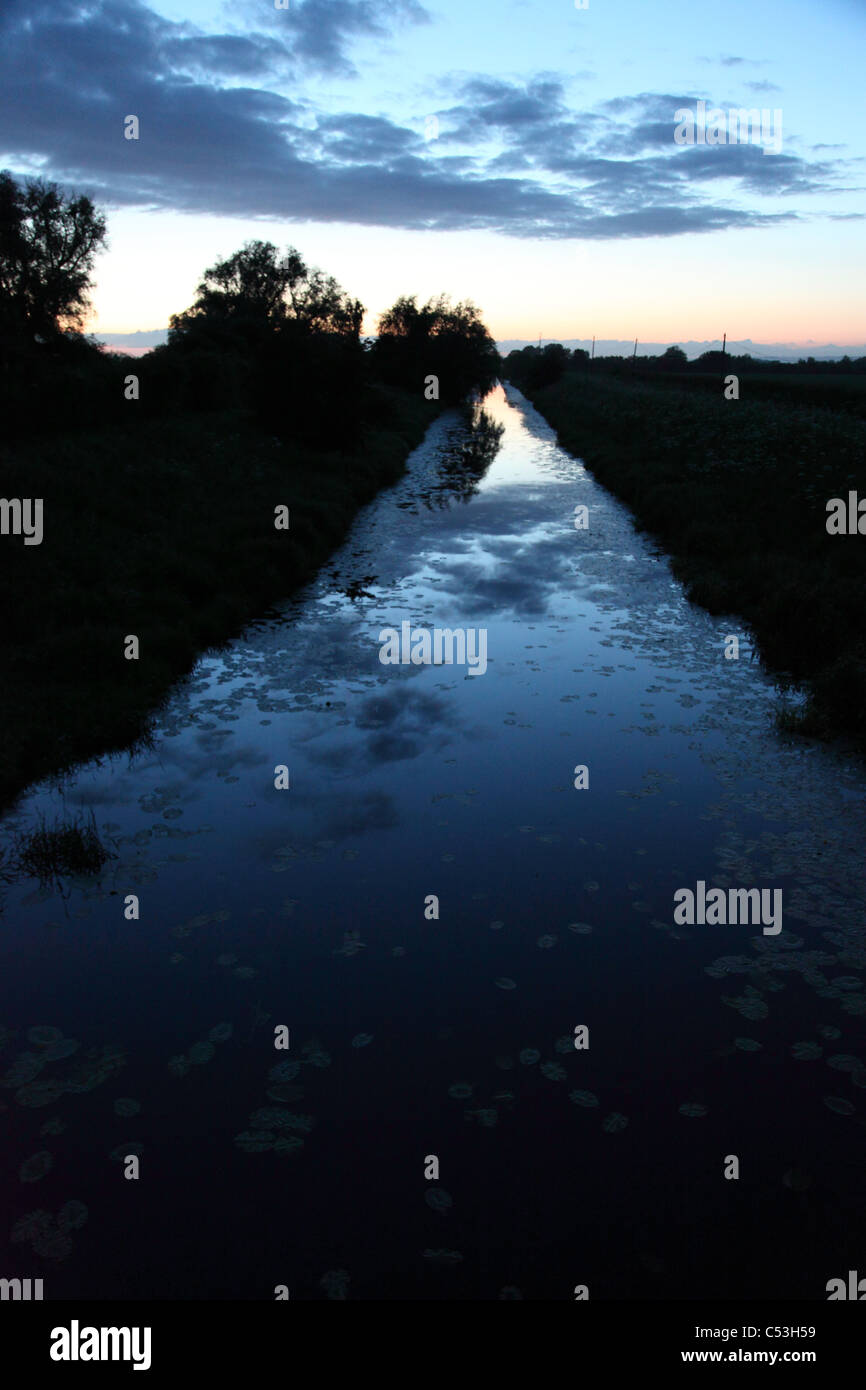 Sommerhimmel nach Sonnenuntergang in ländlicher Lage Stockfoto