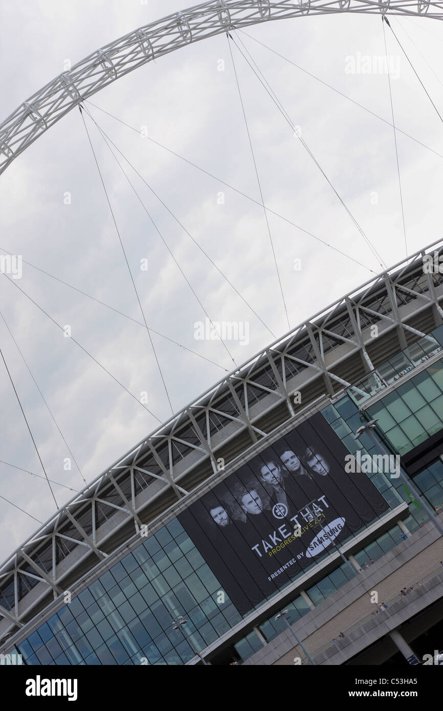 Nehmen, DASS FORTSCHRITTE TOUR 2011, hier bei einer extremen gewinkelt Aspekt gesehen ist Teil geschossen von Wembley Stadion am Samstag, den 2. Juli 2011. Stockfoto
