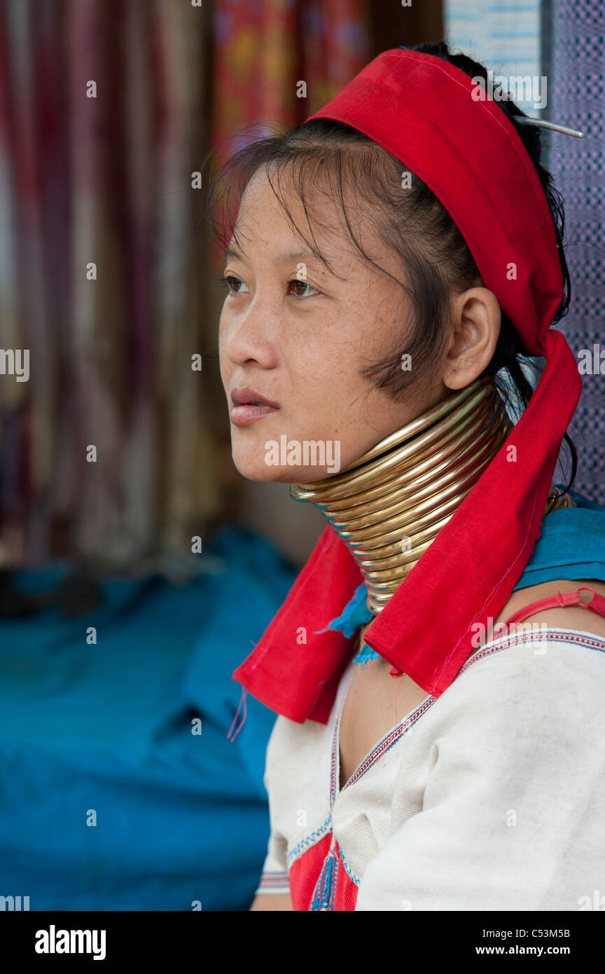 Nahaufnahme von einem Padaung Frau, Huay Pu Keng, Mae Hong Son Provinz, Thailand Stockfoto