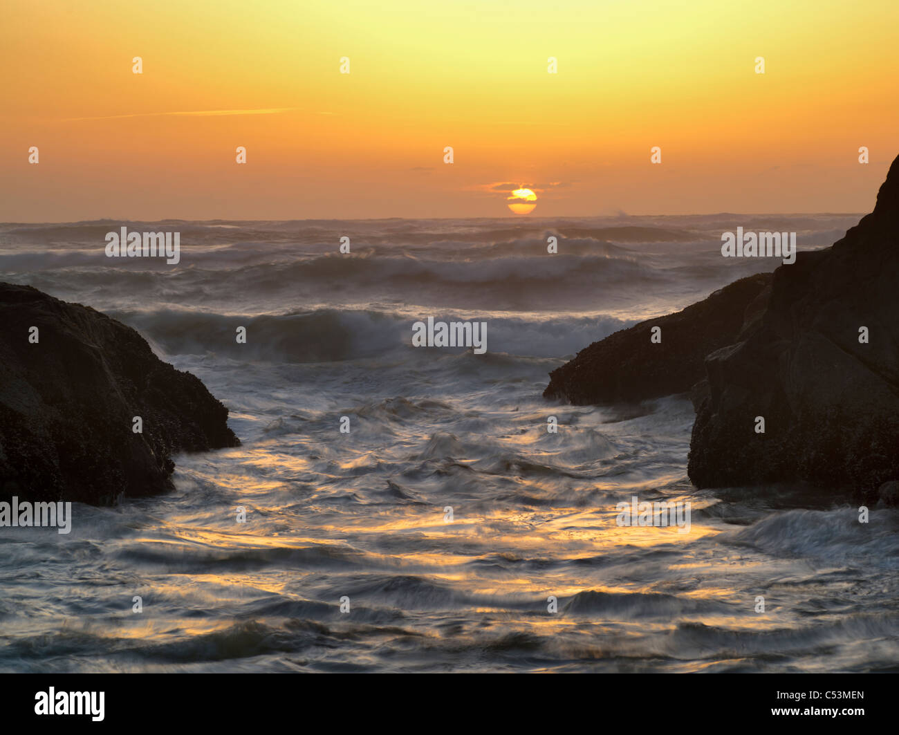 Sonnenuntergang in der Bucht. Stint Sands State Park, Oregon Stockfoto