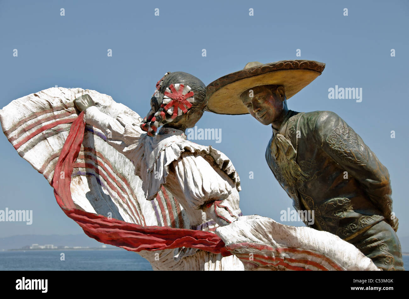 "Vallarta Tänzer" Skulptur von Jim Demetro am Malecón in der Innenstadt von Puerto Vallarta, Mexiko. Stockfoto