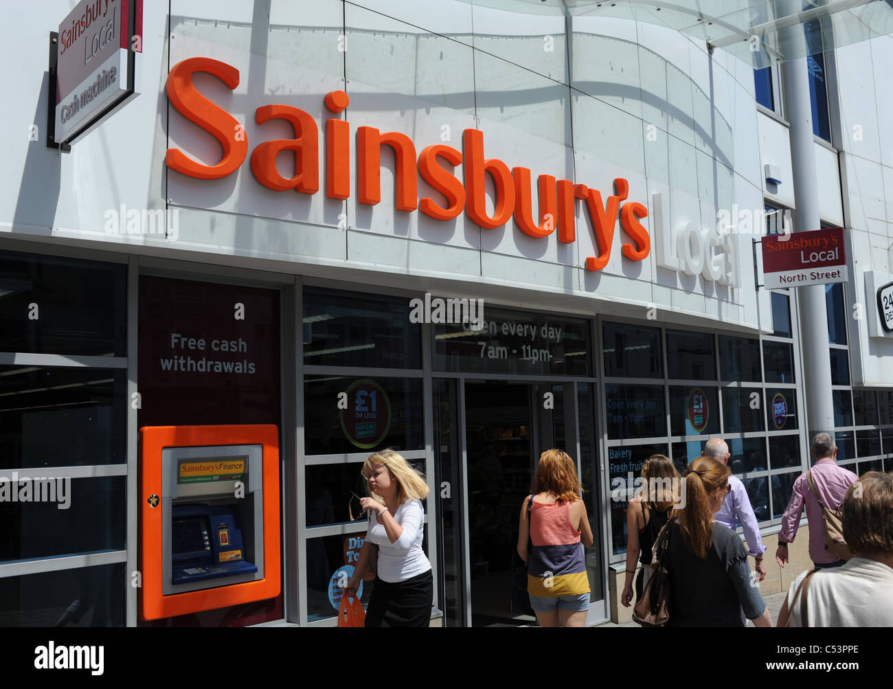 Sainsbury's Dorfladen im Stadtzentrum von Brighton UK Stockfoto