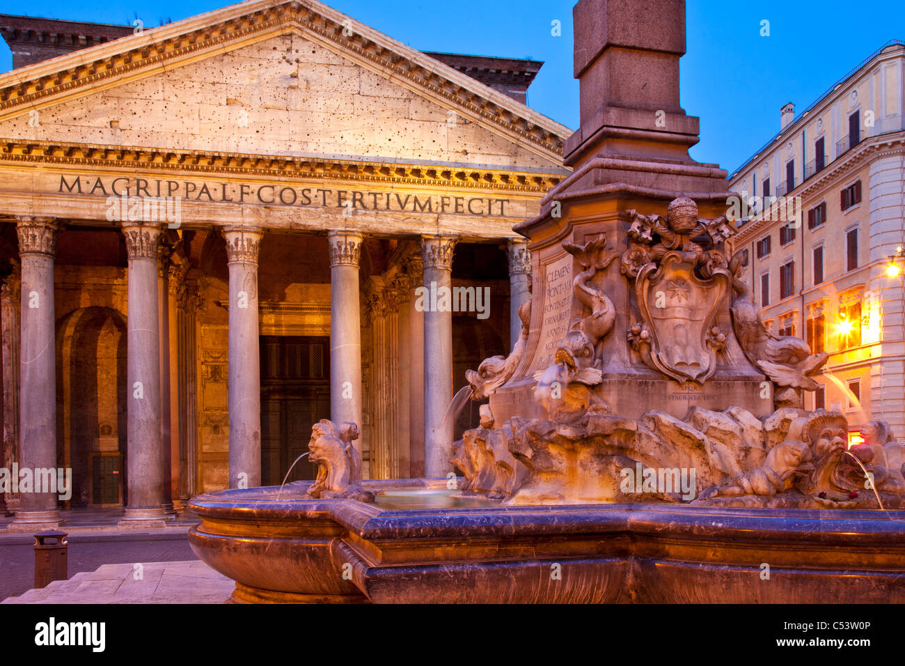 Vor der Morgendämmerung an das Pantheon in Rom Italien Stockfoto