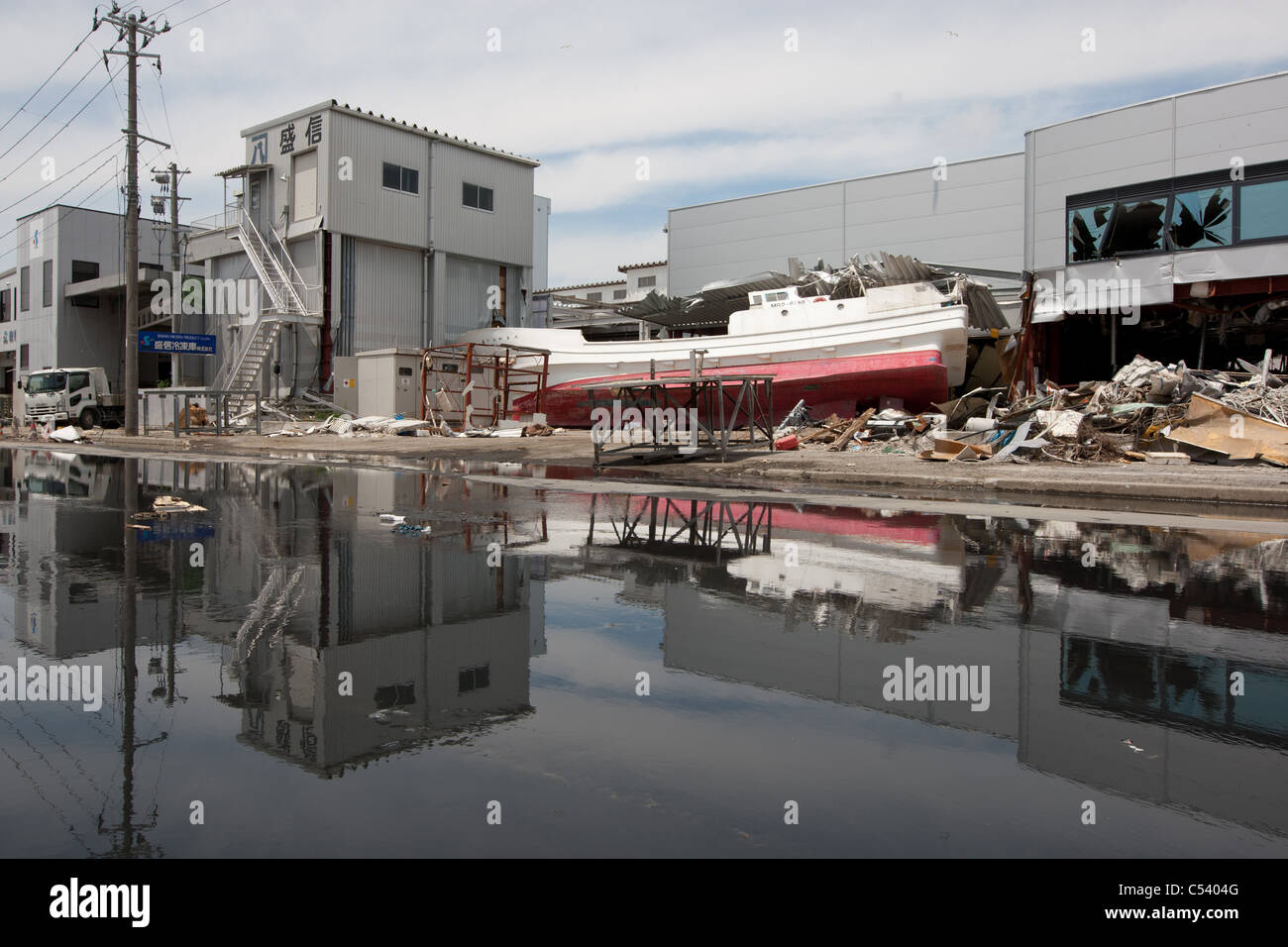 11. März 2011 Tsunami-Verwüstungen in Ishinomaki Port, Region Tohoku, Japan. Stockfoto