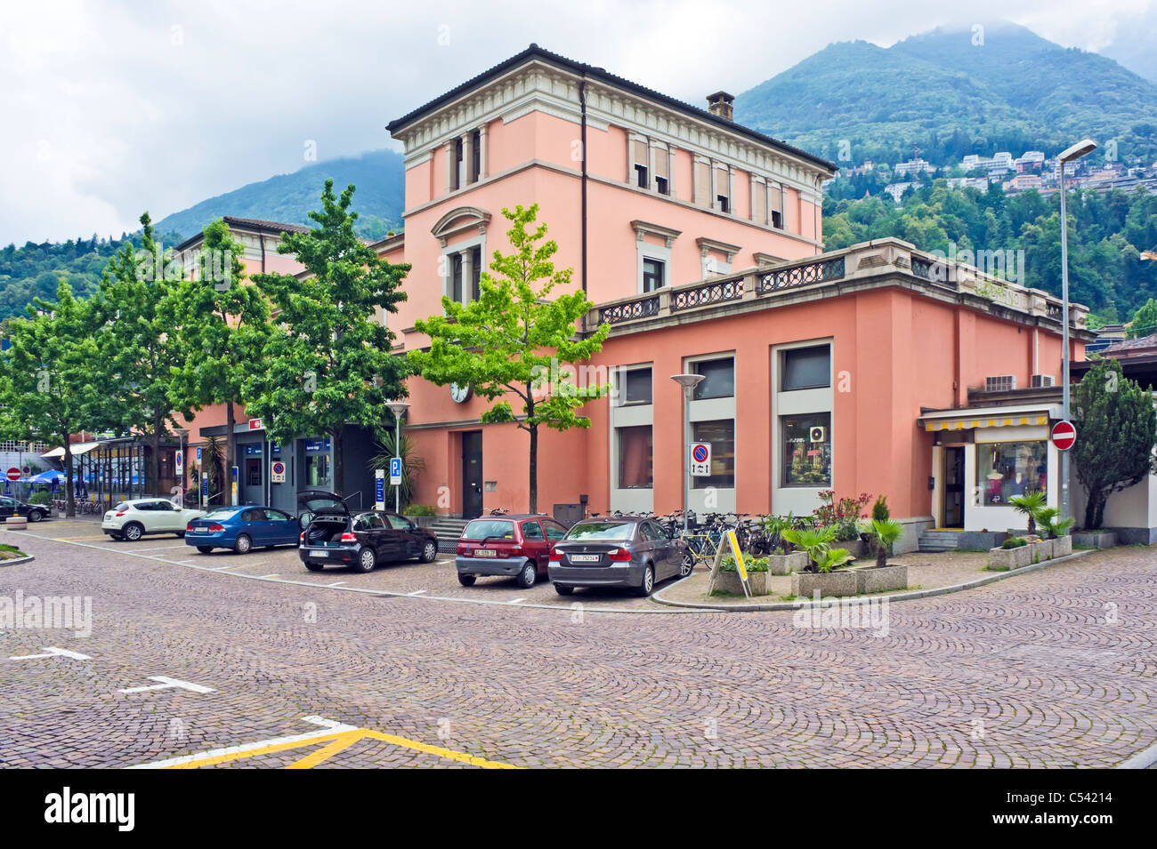 Der Bahnhof in Locarno Schweiz Stockfoto
