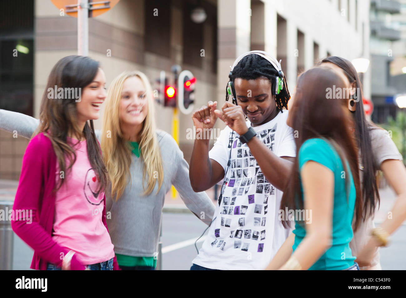 Afrikanische Frauen Tanzen Stockfotos und -bilder Kaufen - Alamy