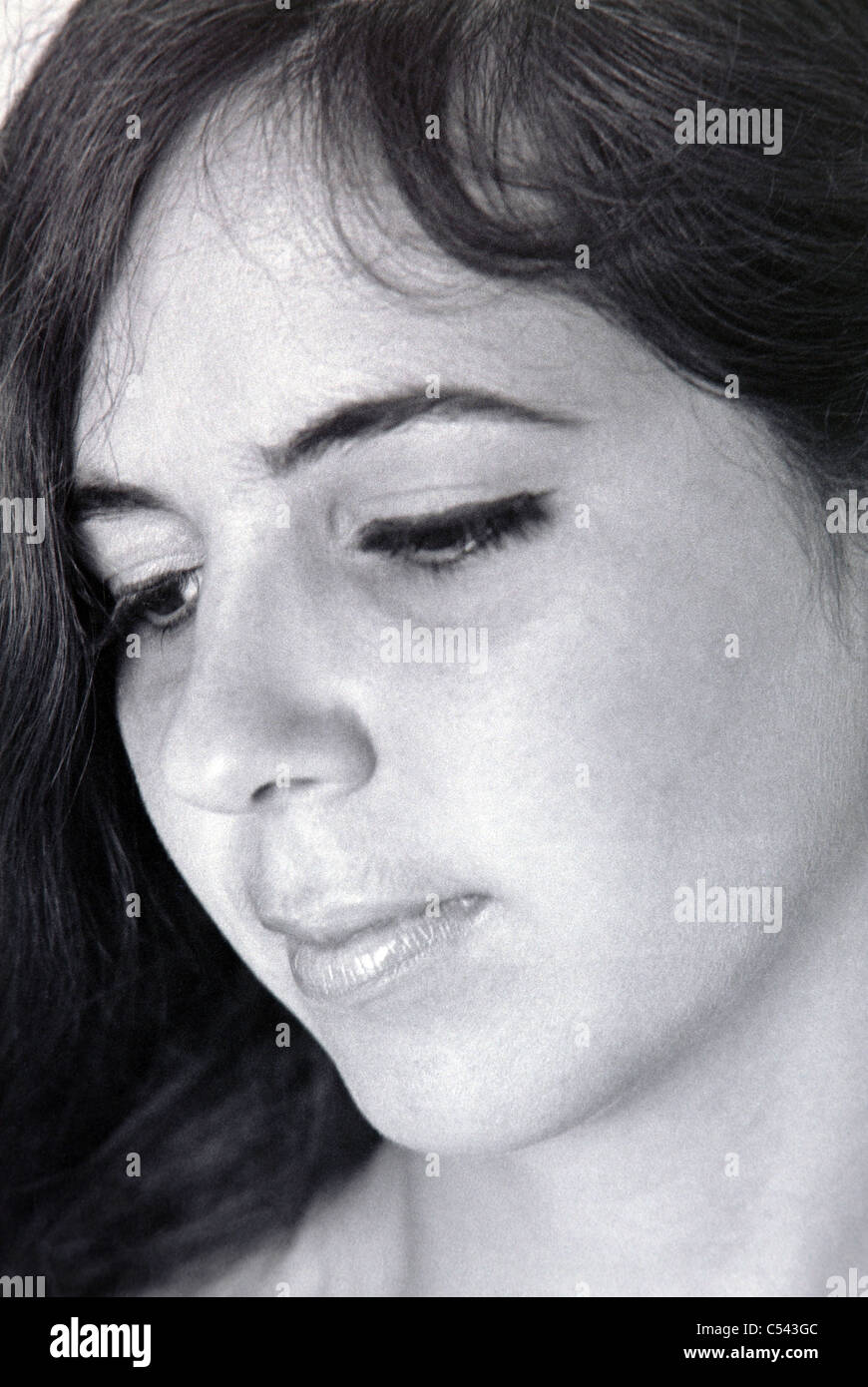 Nachdenklichen Gesichtsausdruck der jungen Frau. Stockfoto
