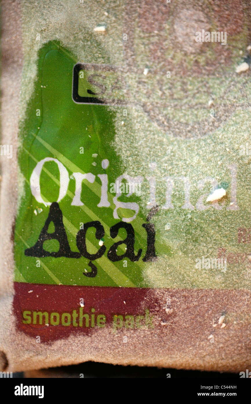 Ribeirinhos (Fluss Personen) die Aufbereitungsanlage Sambozan Acai Acai bereitzustellen. Macapa. Stockfoto